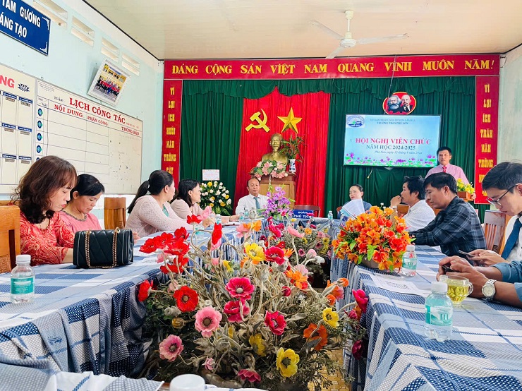 Hội nghị viên chức năm học 2024 - 2025