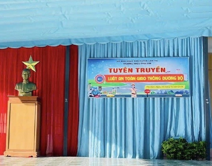 Tuyên truyền luật an toàn giao thông đường bộ