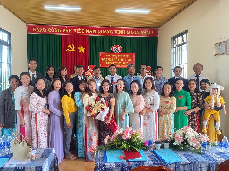 Đại hội chi bộ trường THCS Phú Sơn lần thứ 8